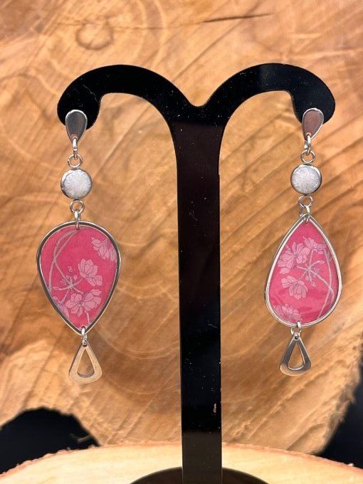 Boucles d'oreilles en papier résiné et acier  