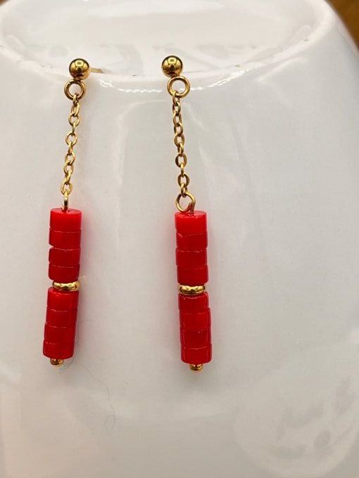 Boucles d'oreilles  en corail et acier inoxydable doré   